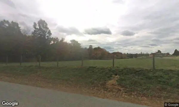 Street Views of Fruit Picking  at Wards Farm Mannington Township, New jersey - 4