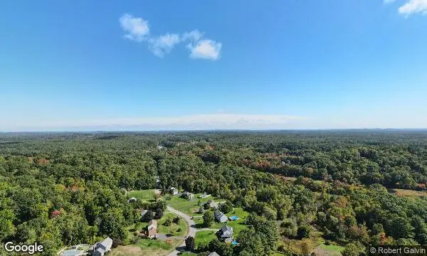 Street Views of Fruit Picking Farm at Honey Pot Hill Orchards Stow, Massachusetts - 3
