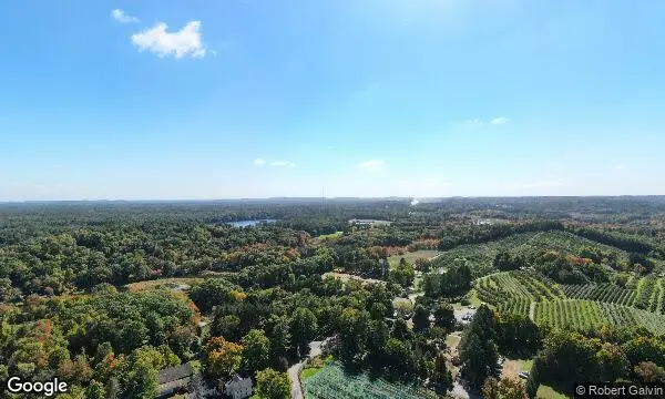 Street Views of Fruit Picking Farm at Honey Pot Hill Orchards Stow, Massachusetts - 4