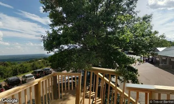 Street Views of Peach Picking at Carter Mountain Orchard Charlottesville, Virginia - 3