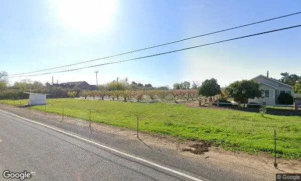 Street Views of Peach Picking at Mike’s UPick Peaches Brentwood, California - 3
