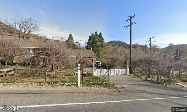 Street Views of Willowbrook Apple Farm Oak Glen, California - 3