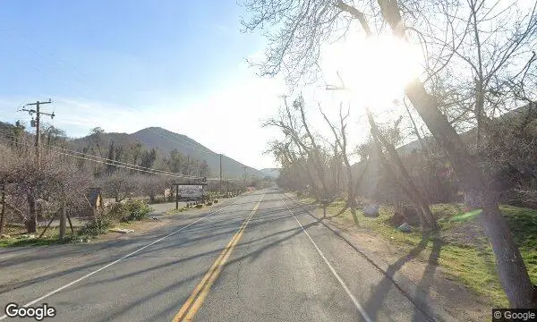 Street Views of Willowbrook Apple Farm Oak Glen, California - 4